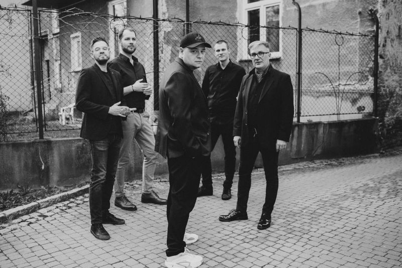 Eskaubei i Late Night Poems wystąpią w Warszawie